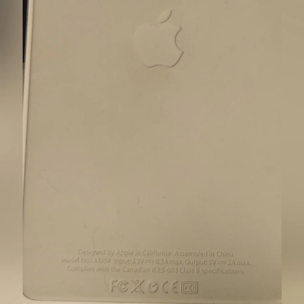 APPLE KEYBOARD DOCK for iPad/iPod/iPhone White Model A1359 Untested